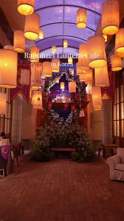 Rapunzel Lantern Cafe in Korea ⠀ Located in Uijeongbu, Two Hearts Bakery is a large bakery cafe desi