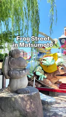 This street in Matsumoto loves frogs 🐸 Nawate street is a charming shopping street full of nostalgi
