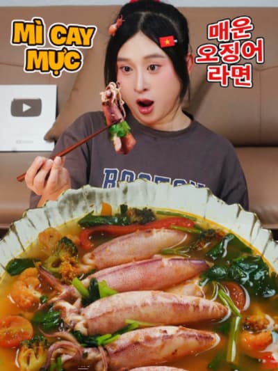 ASMR Mukbang [수지푸드] 🇻🇳| Trời Mưa Thêm Cuối Tháng Hết Lúa, Thôi Ăn Tạm Mì Gói Với Ít Rau (매운 오징어라면)