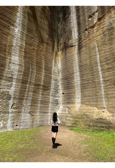 📍山形 瓜割石庭公園 洞窟を抜けた先の高さ約30ｍの石壁は、見る人を圧倒する。 山形でお気に入りの場所です。 📍Uwari Sekitei Park,Yamagata After passing 