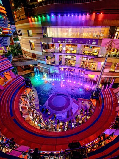 A fountain show is held every day in Canal City Hakata in Fukuoka, Japan⛲️🇯🇵🌈 #canalcity #canalci