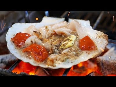 Japanese Street Food - OSAKA SEAFOOD Giant Scallops, Oysters, Sea Urchin Japan