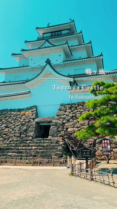 Tsuruga Castle in Aizuwakamatsu isn’t just about the main keep! 🏯✨ 🌸 Best known for its 1,000 cher