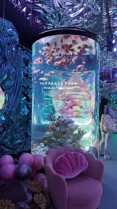 I discover a space-themed aquarium hidden inside an amusement park in Osaka. 🪼🚀✨ This is Planet Aq