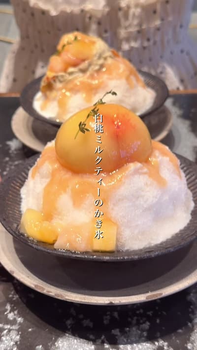 かき氷界の名店とのコラボかき氷🍧 ⁡ パンのブランチで人気のflour+waterとかき氷の最高峰オクノシブヤのコラボメニューがはじまった🥺✨ オクノシブヤは今まで並んだり、整理券をもらわないと食