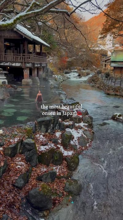 the most beautiful onsen in Japan 🍂 especially during the first snow of the year topped onto the au