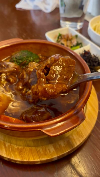 Cat lovers and foodies rejoice! While in Aomori, Japan, you absolutely have to check out Cafe Cat's 