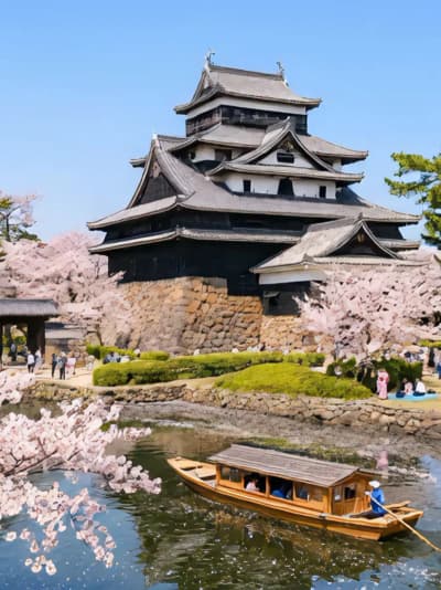 Matsue Castle adalah salah satu kastil paling indah dan paling asli di Jepang. Kastil ini terkenal d