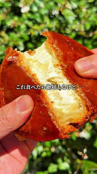 「パリッ、とろっ……の至福の食感🍨」 ⁡ 【📍嵜本ベーカリー and more 扇町店】 動画を見て「食べたい！」と思った方へ、確実に手に入れるための実務的な情報をお届けします。 夏限定で登場した
