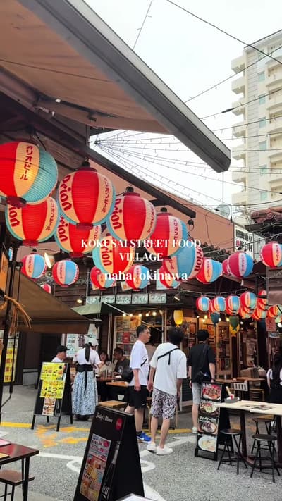 📍 Kokusai Street Food Village An izakaya style area wth many different food stalls of okinawan and 