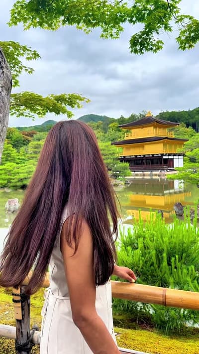 Kinkaku-ji (The Golden Pavilion) in Kyoto 🇯🇵 We got there super early to beat the crowd, but there