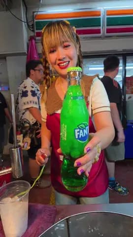 톡톡 두들기면 살얼음으로 변하는 마법 같은 슬러시 Magic slushie forming with a light tap ​📍 Bangkok Chinatown Thailand #f