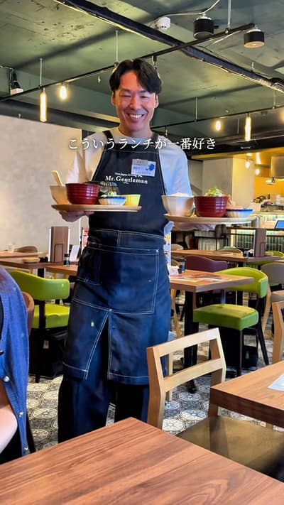【Mr.Gentleman Neo Japan Dining 西武新宿】 新宿カフェランチでまさかの1,000円以下！ ボリューム満点の定食が最高でした🤤 アメリカンスタイルにどこか和風を感じる店内