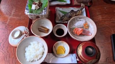 ใครที่กำลังมีแพลนจะไปเที่ยว Shirakawa-go 🇯🇵 อยากแนะนำให้ลองแวะร้านนี้เลยค่ะ Masuzono Bunsuke ます園文助
