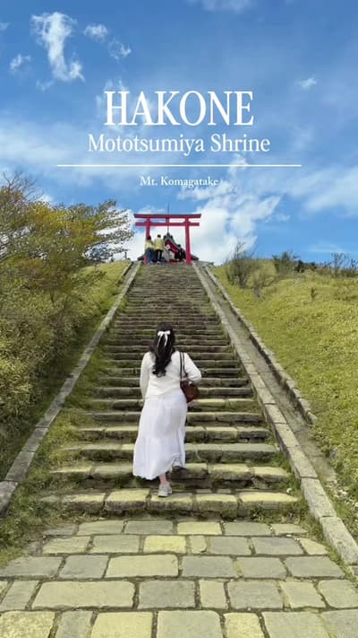 a hidden gem in Hakone ⛩️🇯🇵 while most people stop at Hakone Shrine, I highly recommend taking the