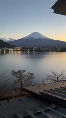 The feeling when you walk into the room and the view is drop dead gorgeous 😮‍💨🗻🇯🇵♨️ #ryokan #ja