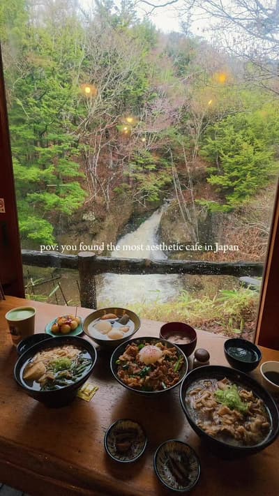 This teahouse overlooks the Ryuzu Waterfall (竜頭ノ滝, Ryūzu no Taki), which literally translates to "Dr