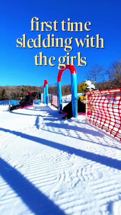 First time sledding bareng the girls, dingiiiin banget tapi super seru! 📍 Karuizawa Prince Hotel Sn