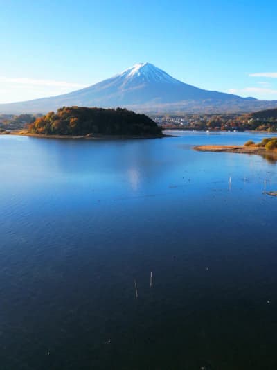 🇯🇵🗻🍁 Fuji autumn – Lake Kawaguchiko 🍁🗻🇯🇵 Red leaves framing the lake, Fuji rising in complet